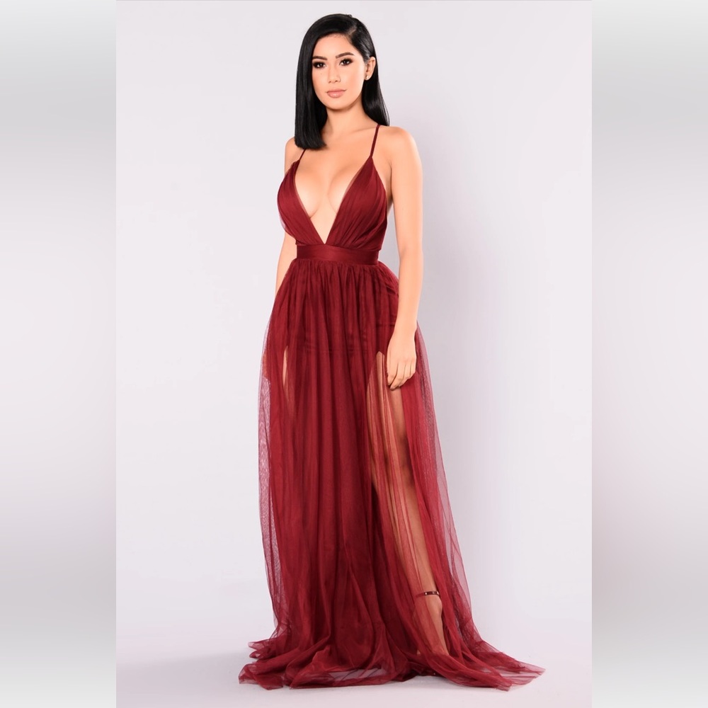 Fashion Nova: On The Runway Maxi Dress - Wine 
Size: M
